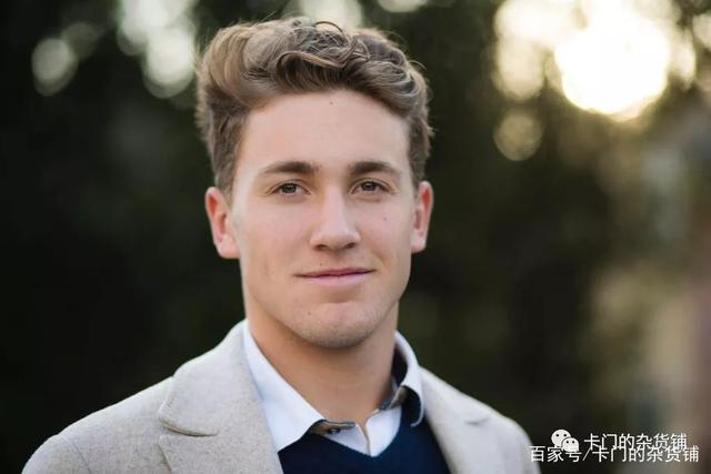 尽管她以其 尽管她以其