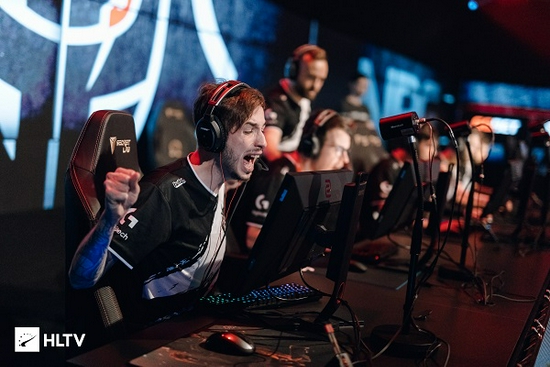 队对位中突 队对位中突